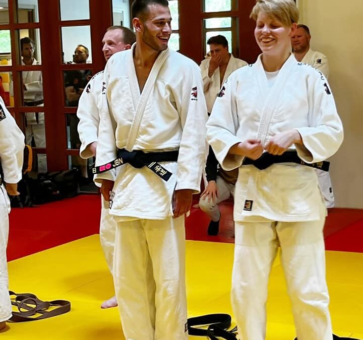 Judoka’s Hashi behalen 2e Dan