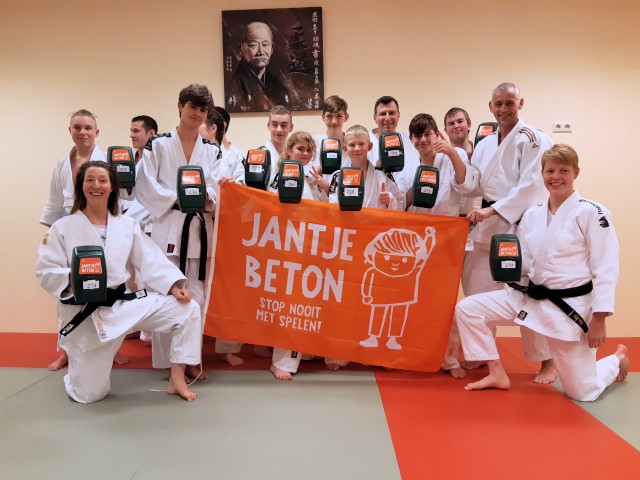 Judovereniging in Beverwaard collecteert met en voor Jantje Beton